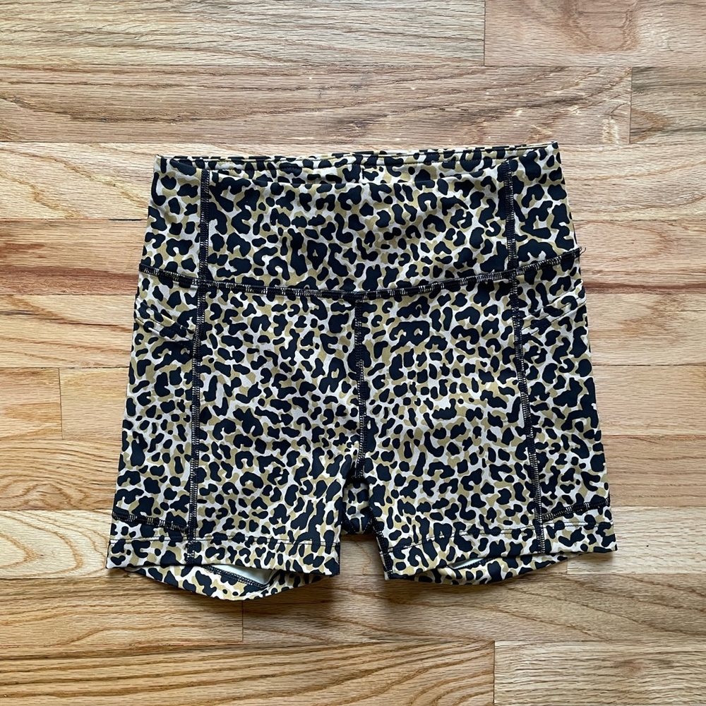Outdoor Voices TechSweat Flex 3.5” Shorts Sz Small Leopard Brown White